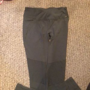 Carrie Underwood athletic leggings